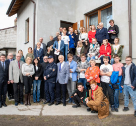 Babcia Grażyna nie poddała się. Teraz wraz z wnukami ma nowy dom!