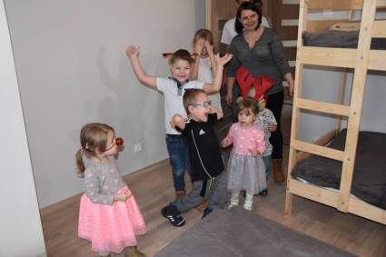 Nowe mieszkanie -  świąteczny prezent dla wielodzietnej rodziny ze Starachowic